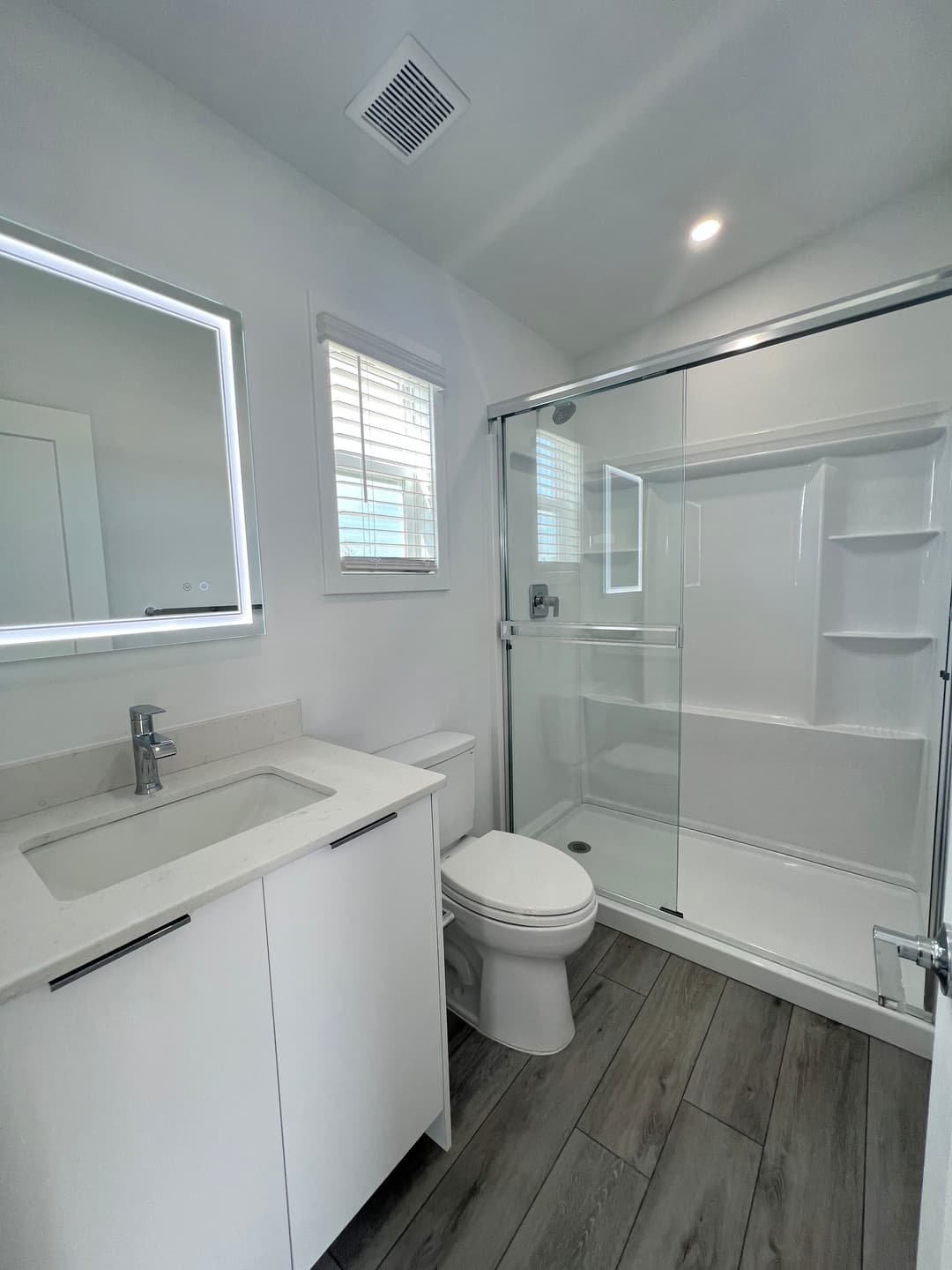 Salt rock interior and bathroom home features