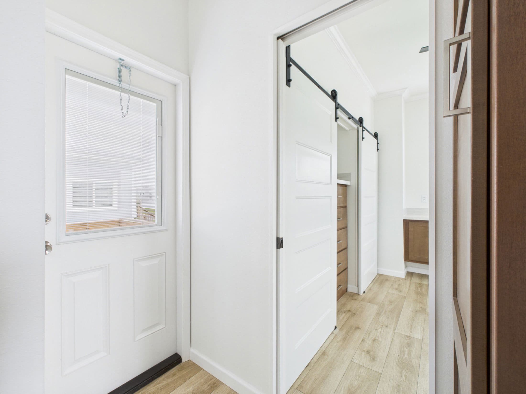 Hawk 13381c interior home features