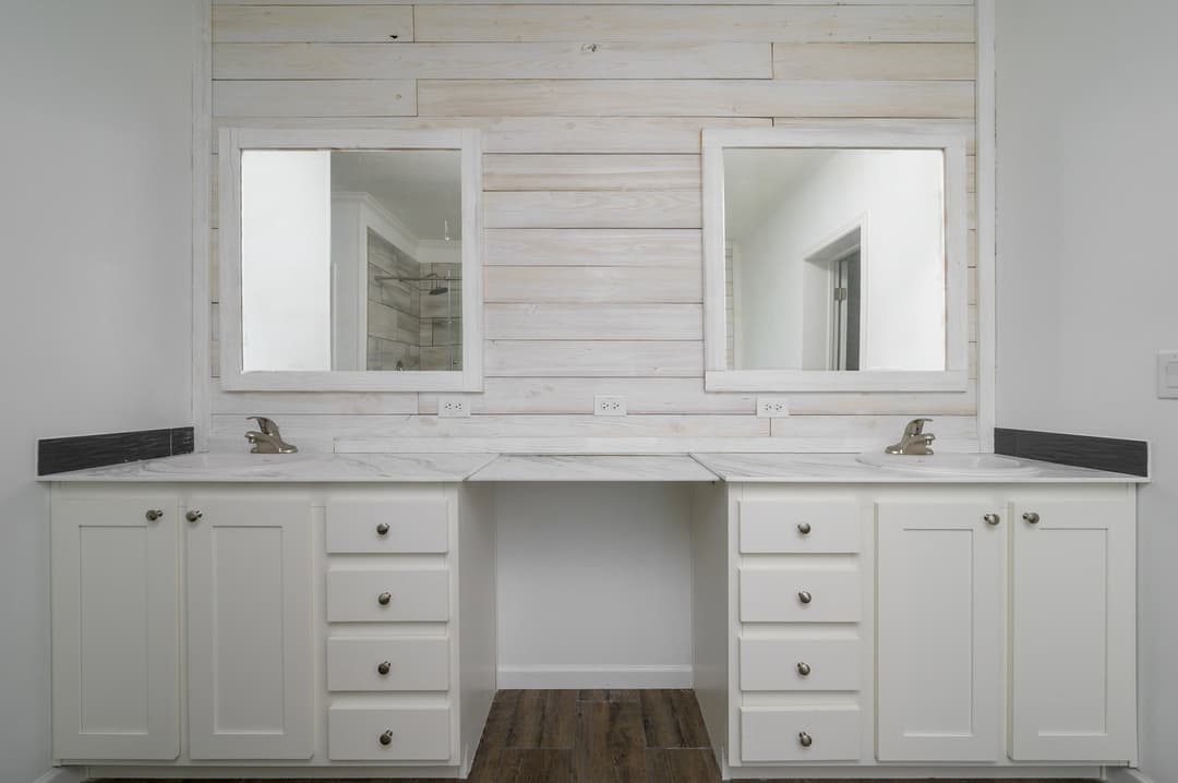 Daphne bathroom home features