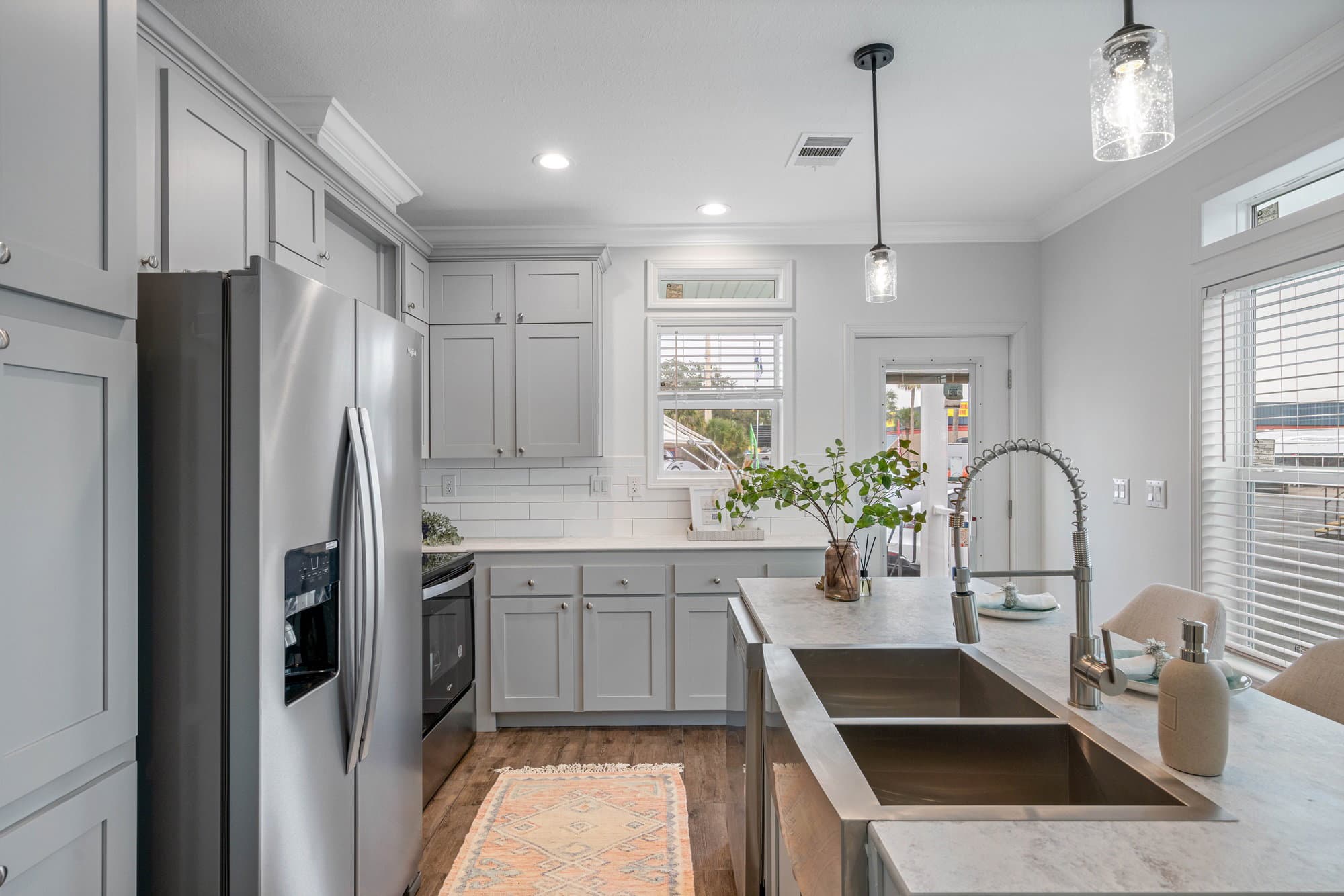 Daisy kitchen home features