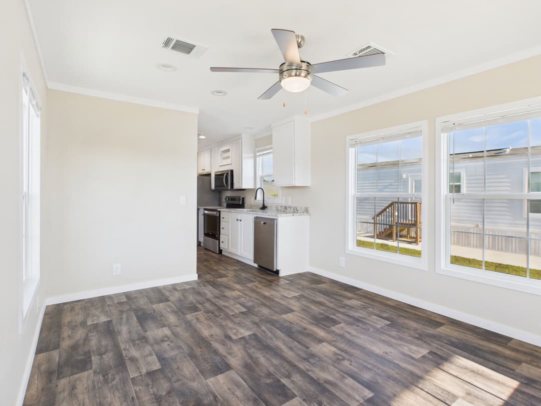 The rose 12401u interior home features