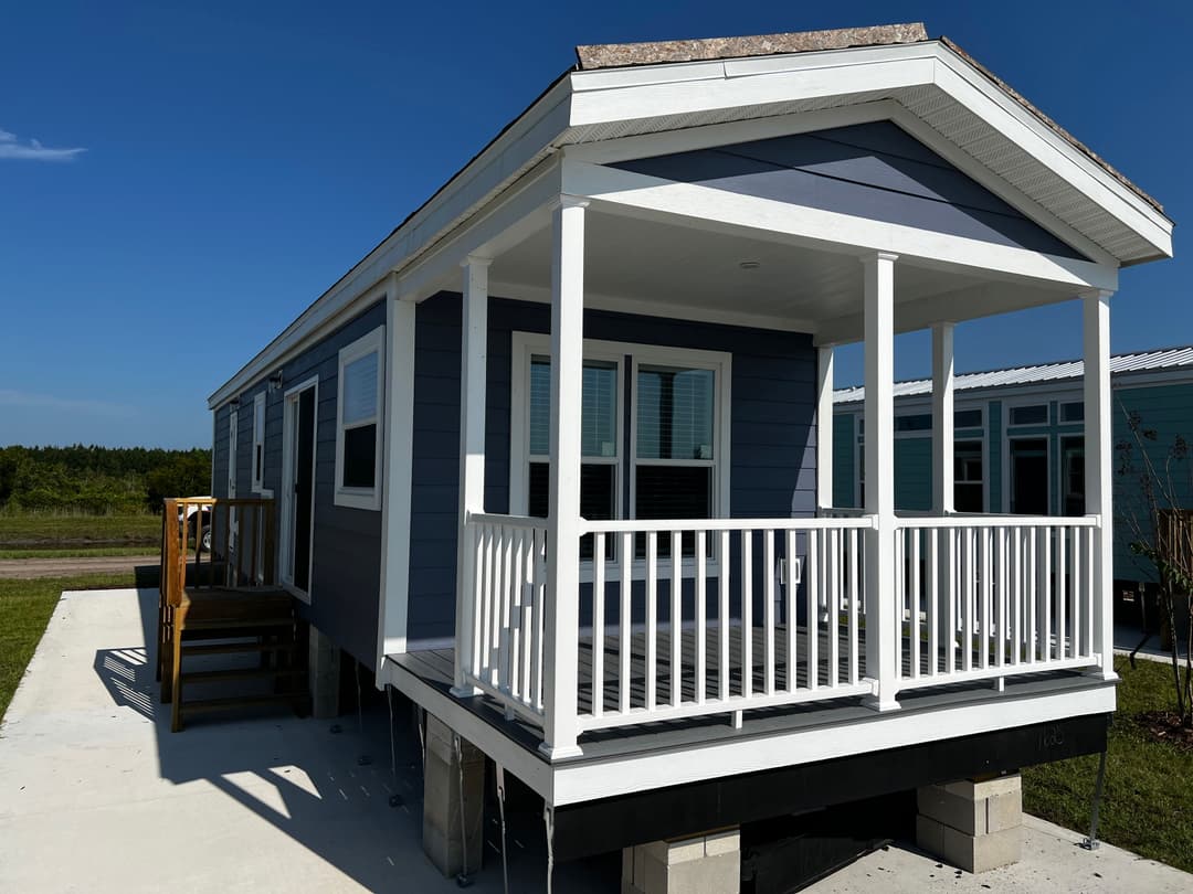 Hawk 12422a elevation and exterior home features