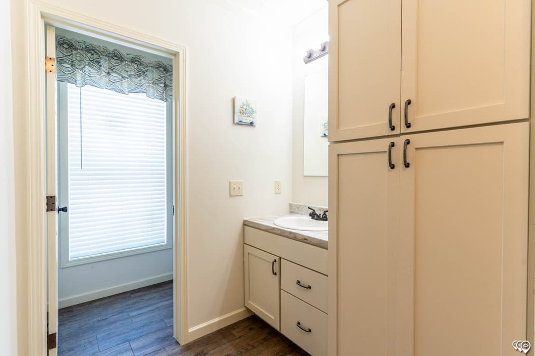 Aimon c bathroom home features