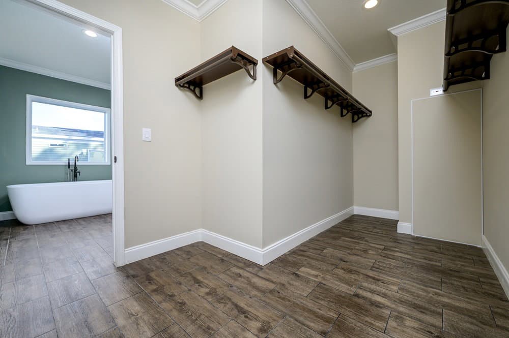 Marathon interior home features