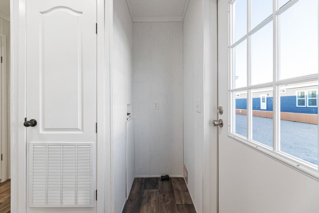 The palmetto rose interior home features