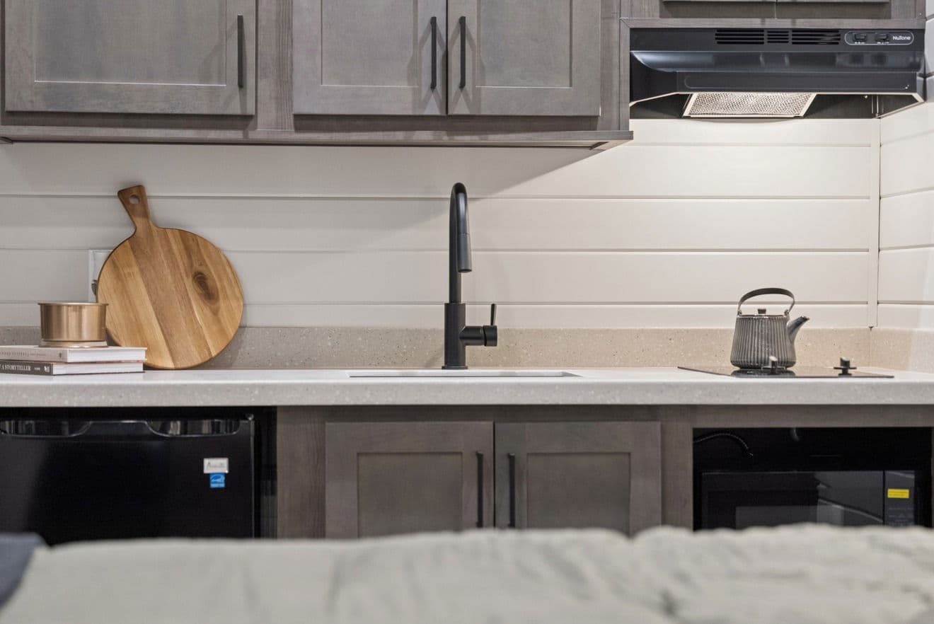 Cottonwood 14361h kitchen home features