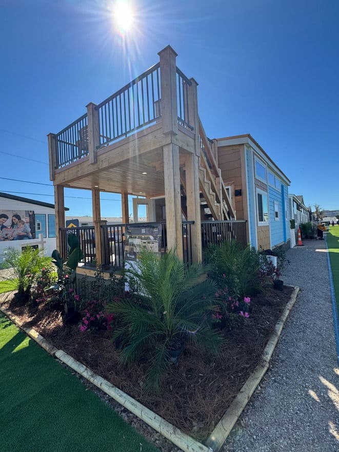 Vista 14411o elevation and exterior home features