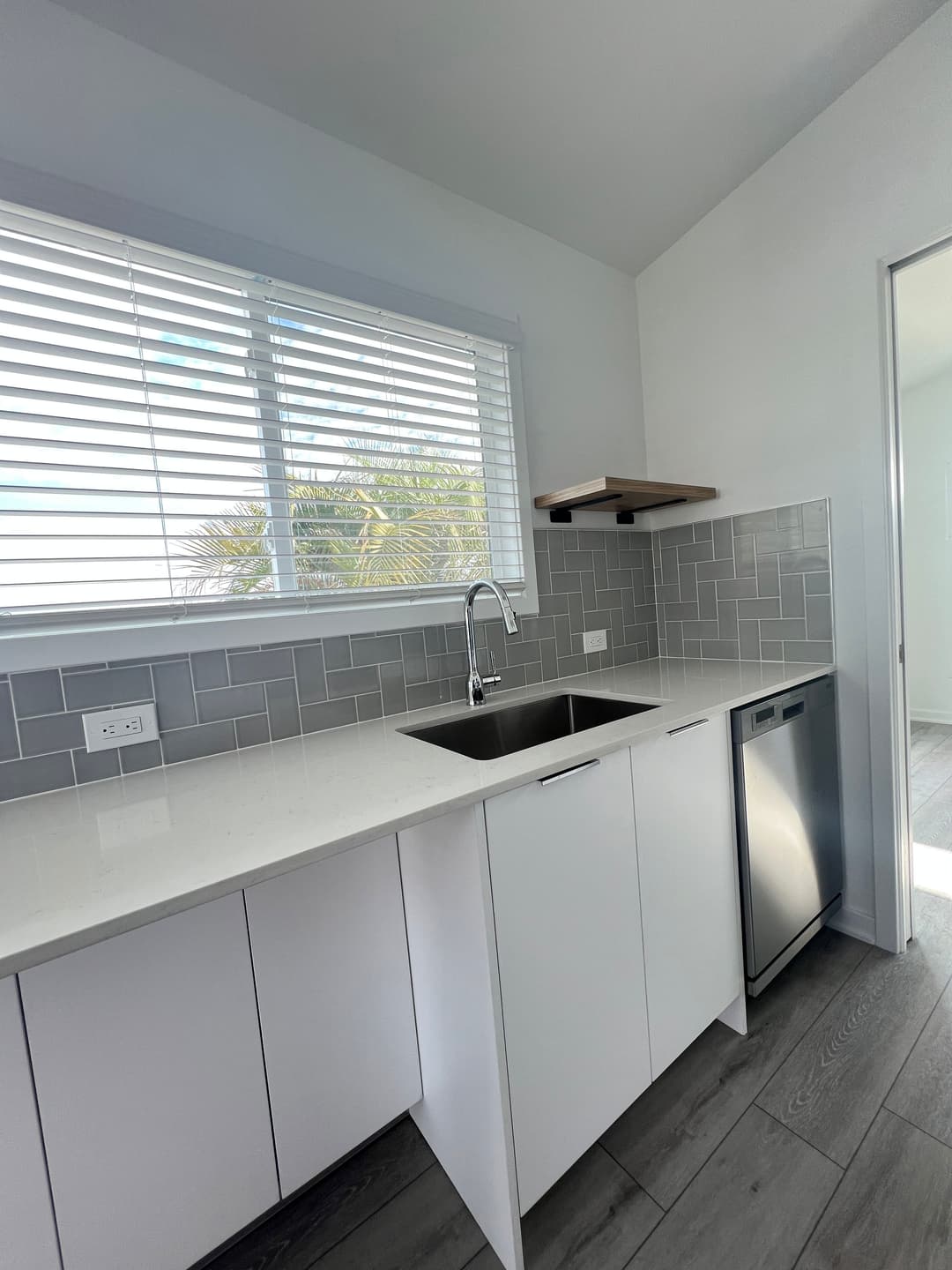 Salt rock interior and kitchen home features