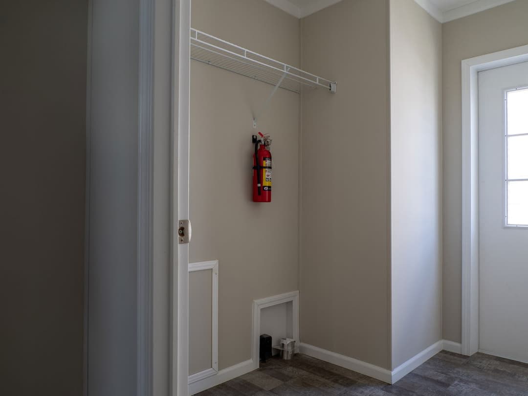 Avon park 24482e interior home features