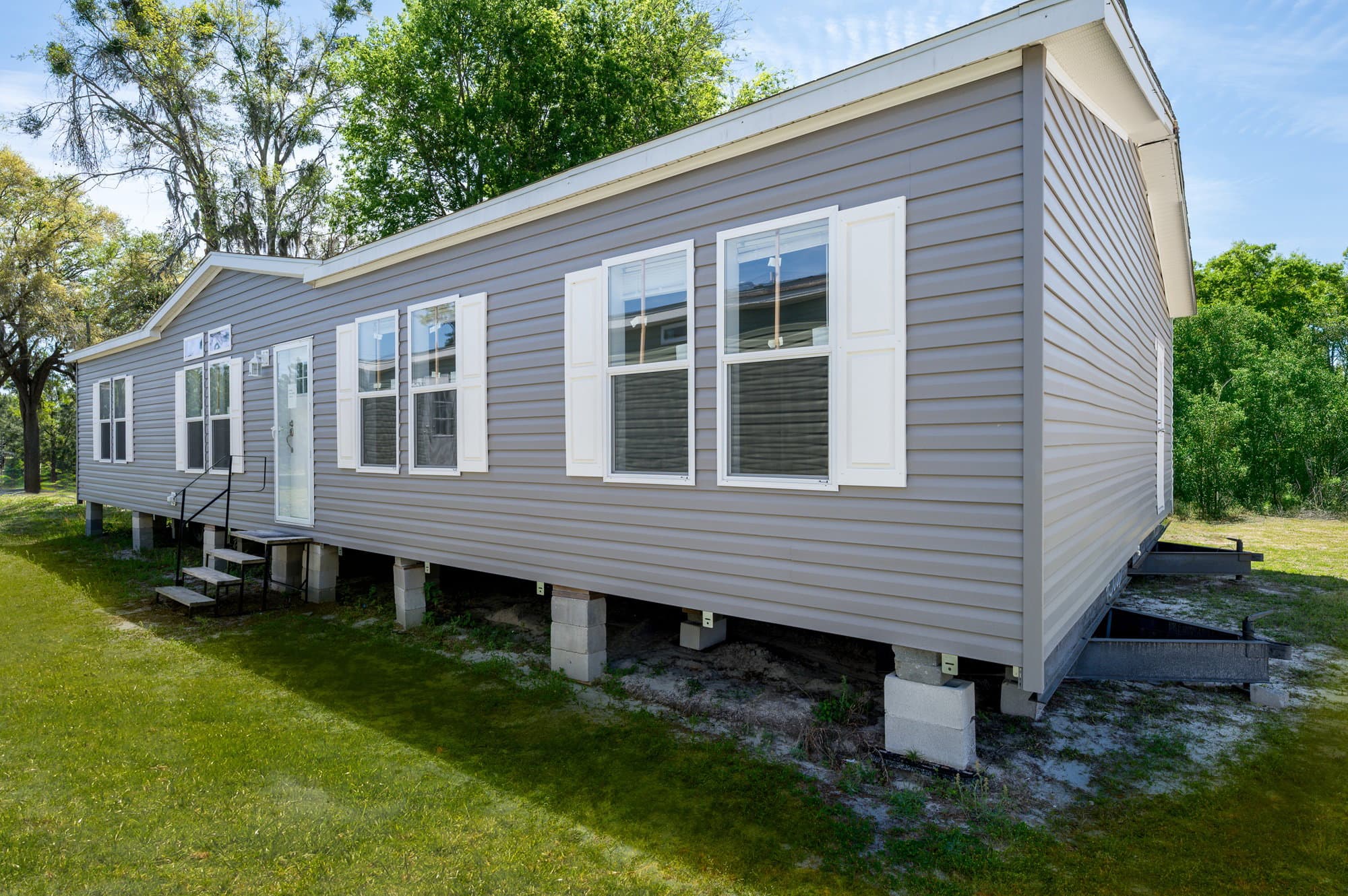 Daphne elevation and exterior home features