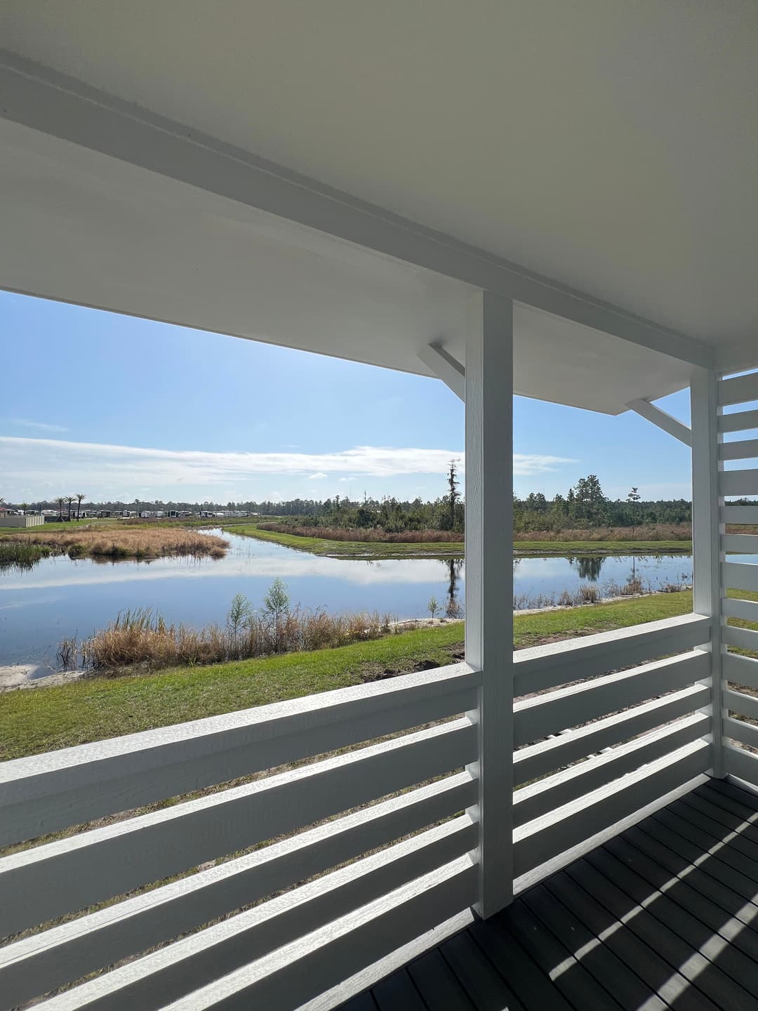 Hawk elite 13381d exterior and bedroom home features