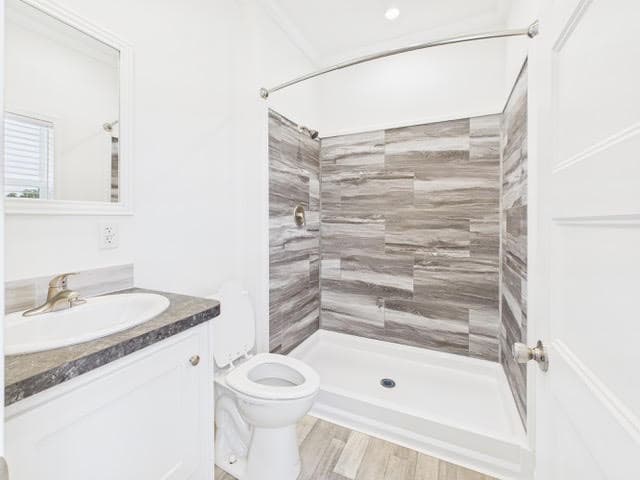 Matilda | ac12401a | hud bathroom and interior home features