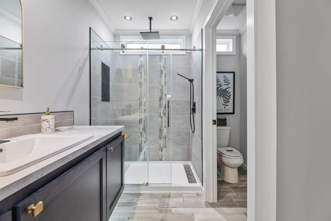 The paxton | 28523a | hud bathroom home features