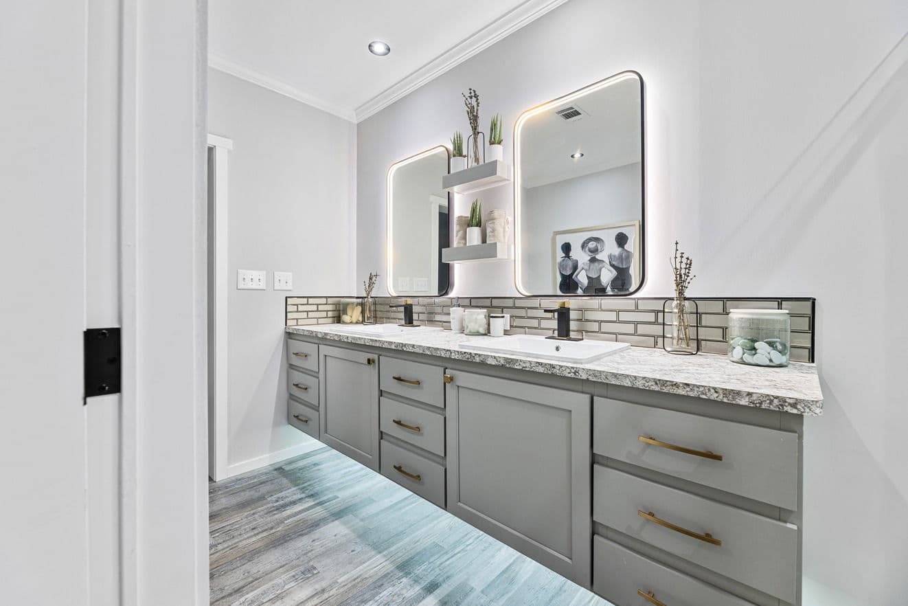 The davan | 28683a | hud bathroom home features