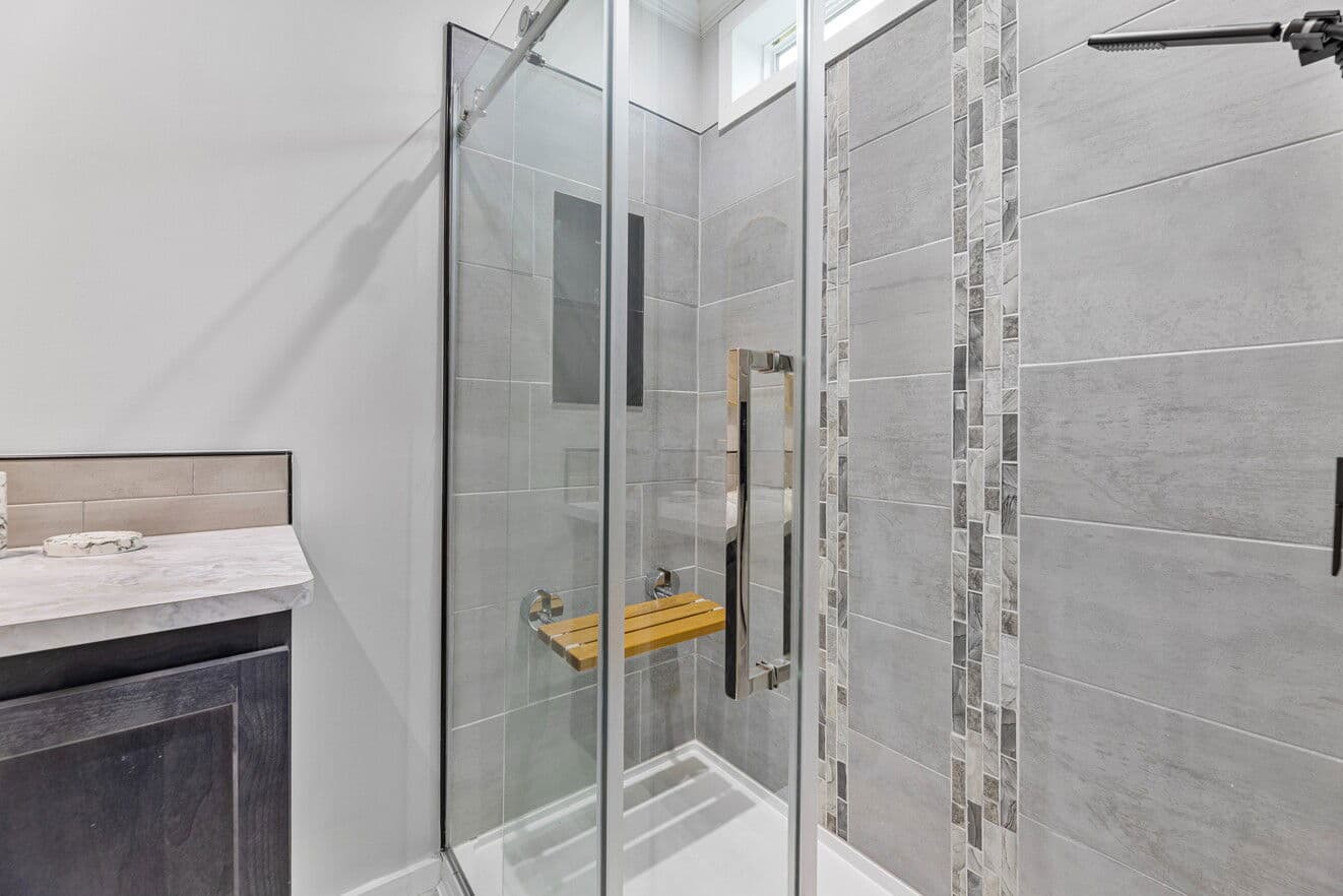 The paxton | 28523a | hud bathroom home features