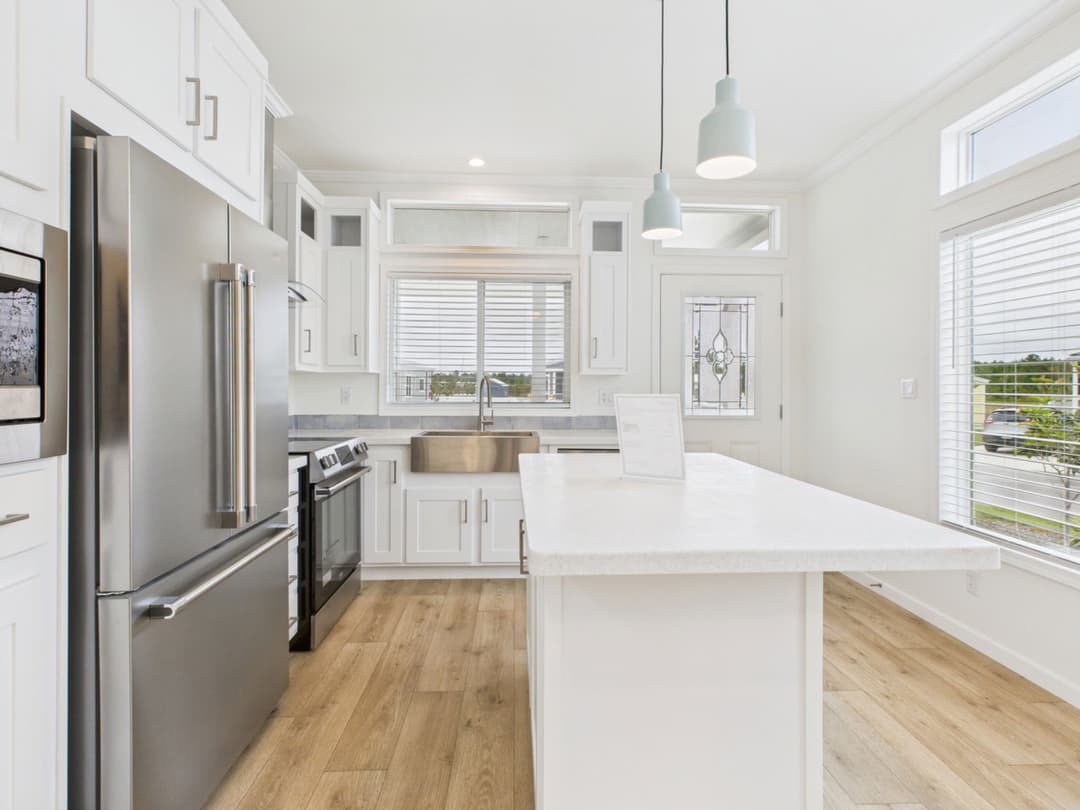 Lake charles 13381b interior and kitchen home features