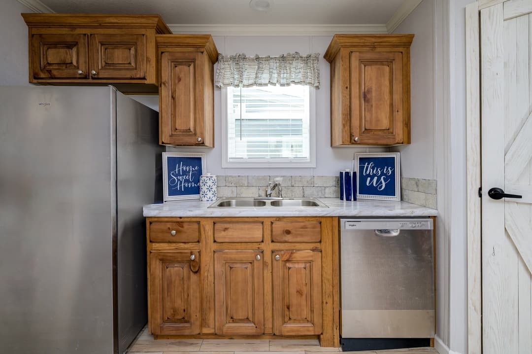 Captiva kitchen home features