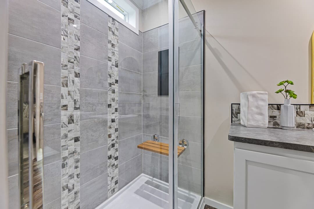 The pierce | 28562a | hud bathroom home features