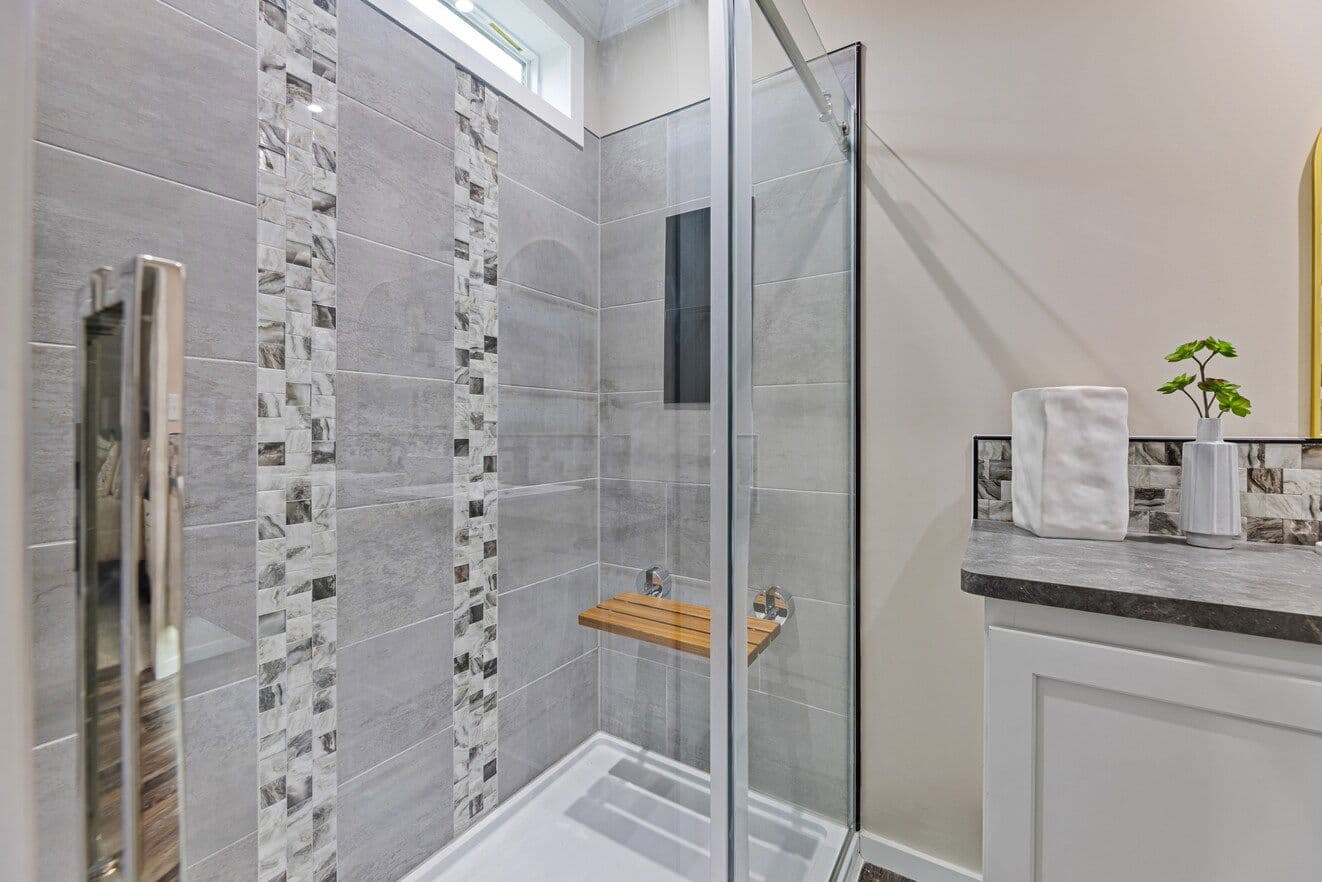 The pierce | 28562a | hud bathroom home features