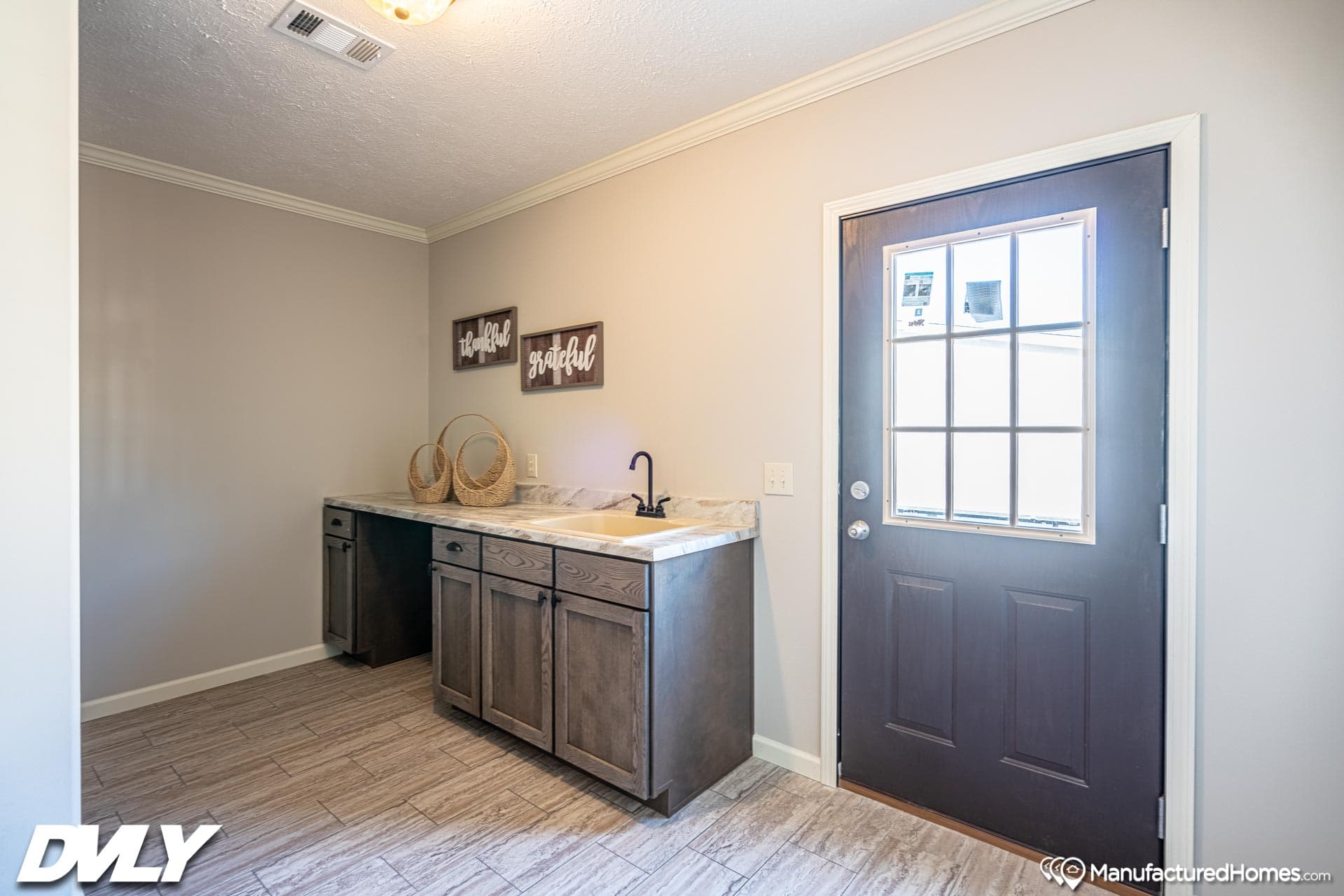 The anais interior home features