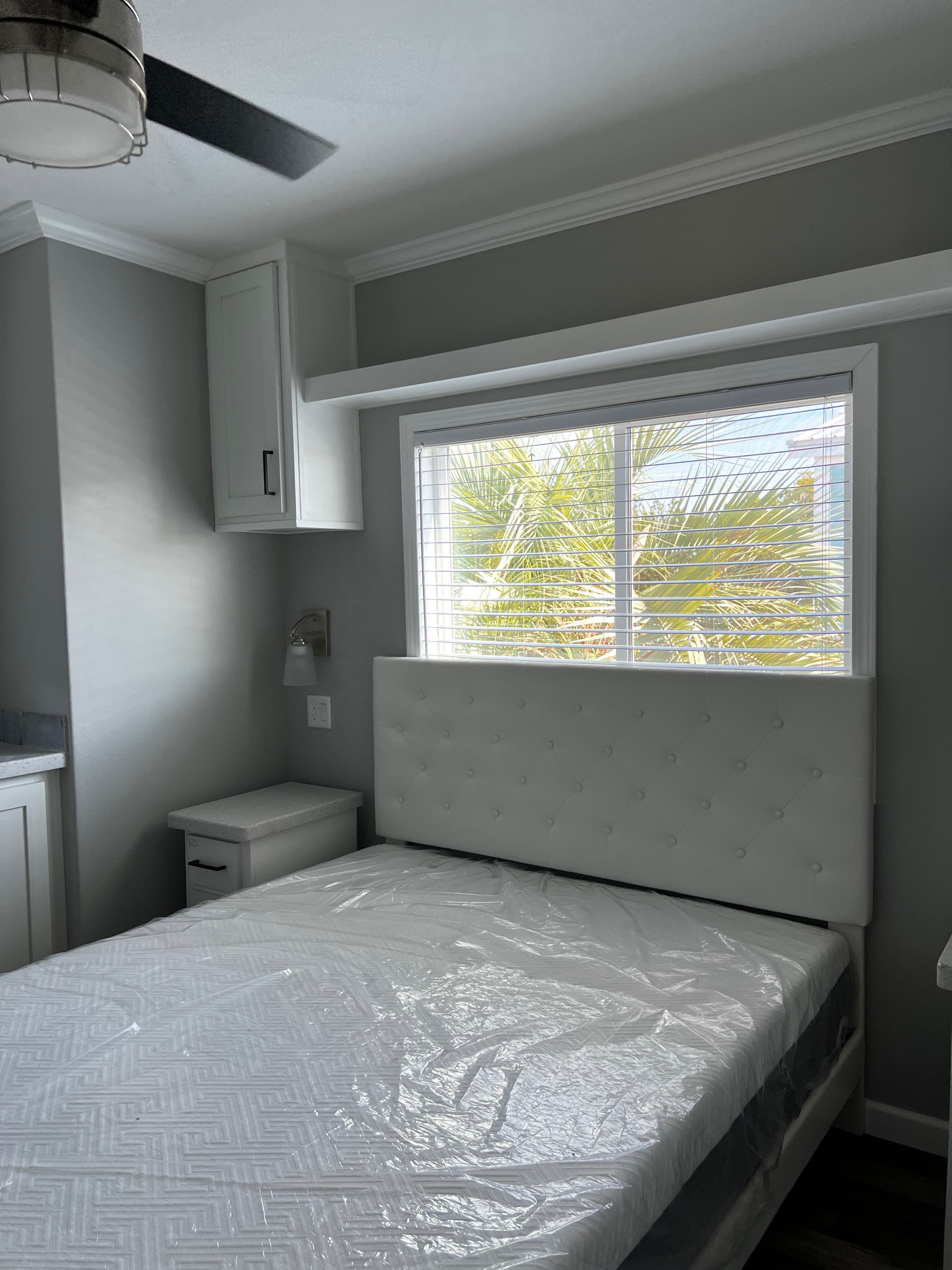 Hawk 12422a interior and bedroom home features