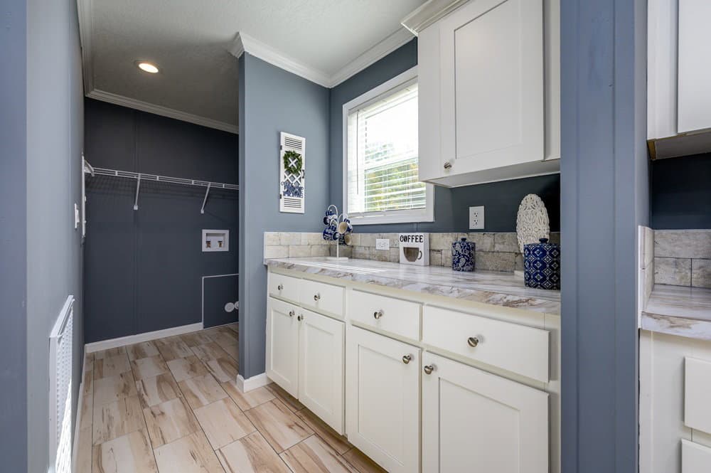 Tater tot kitchen home features