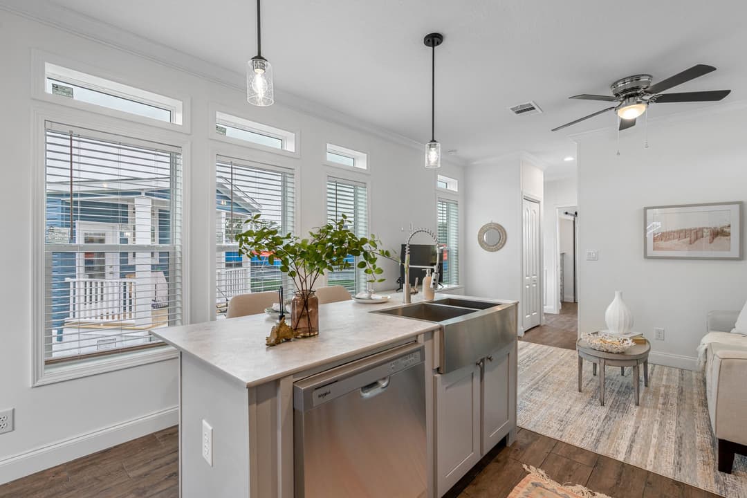 Daisy kitchen home features