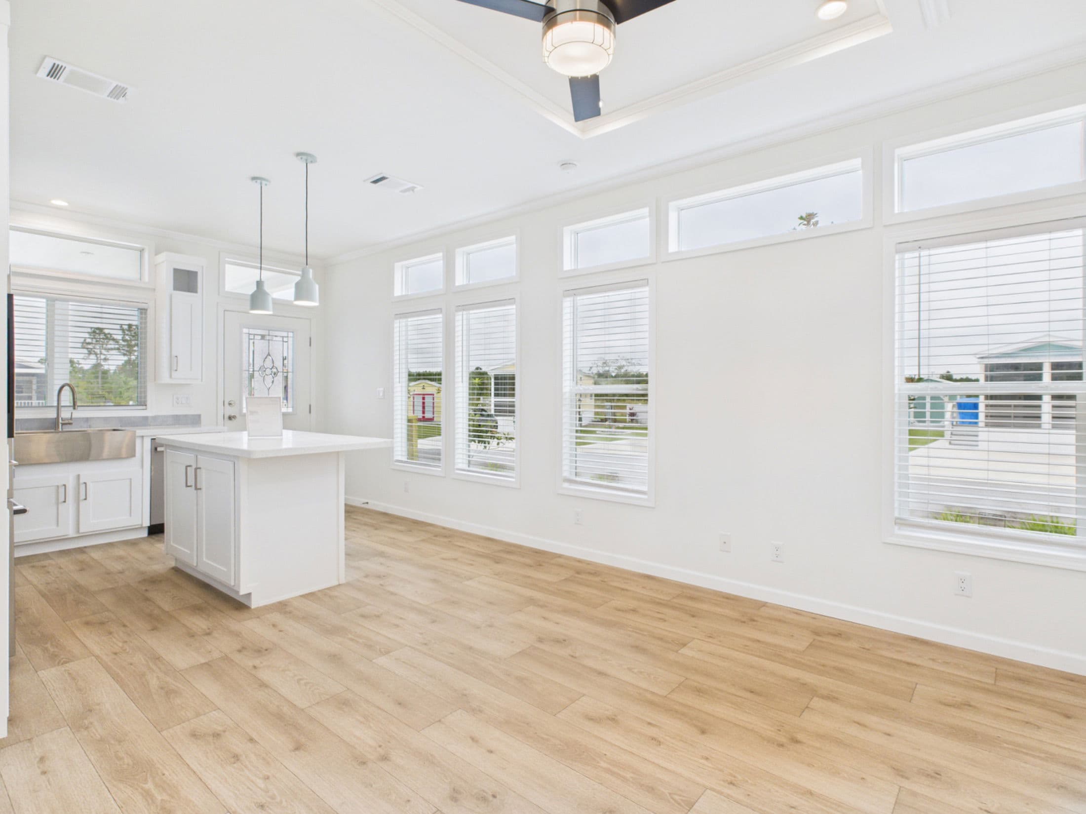 Lake charles 13381b interior home features