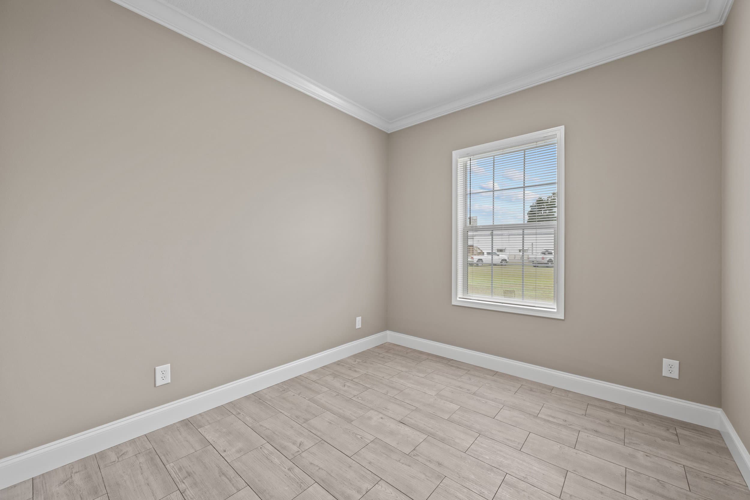 Siesta bedroom home features