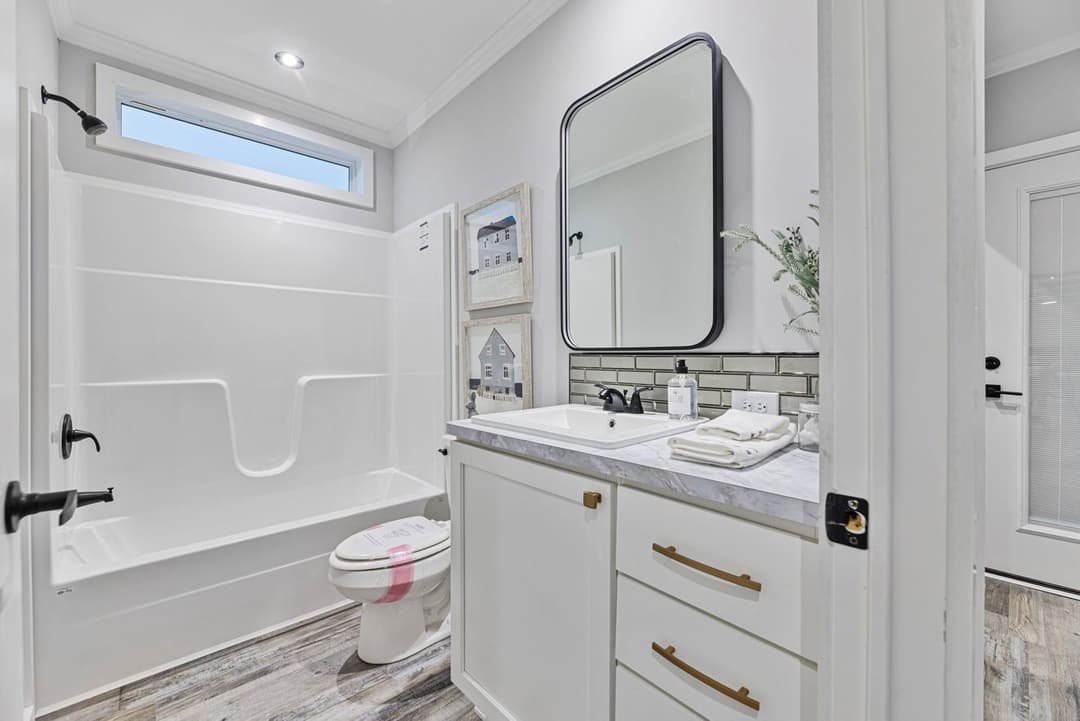 The davan | 28683a | hud bathroom home features