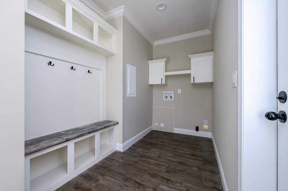 Marathon interior home features