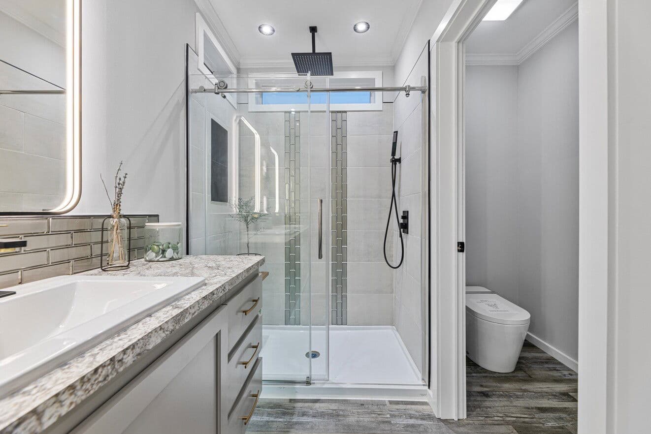 The davan | 28683a | hud bathroom home features