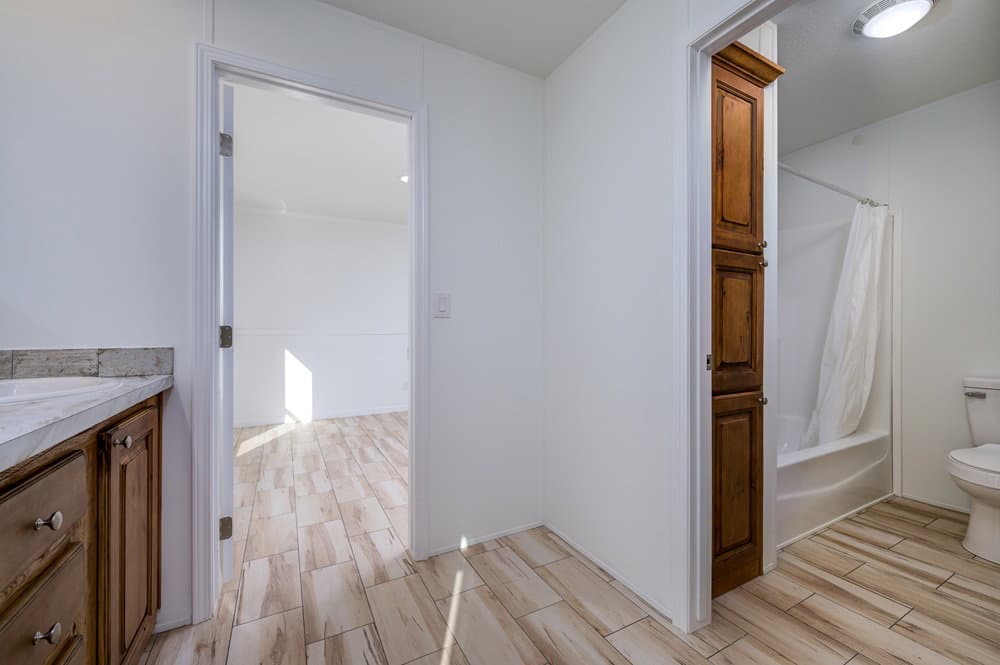 Tortuga bathroom home features