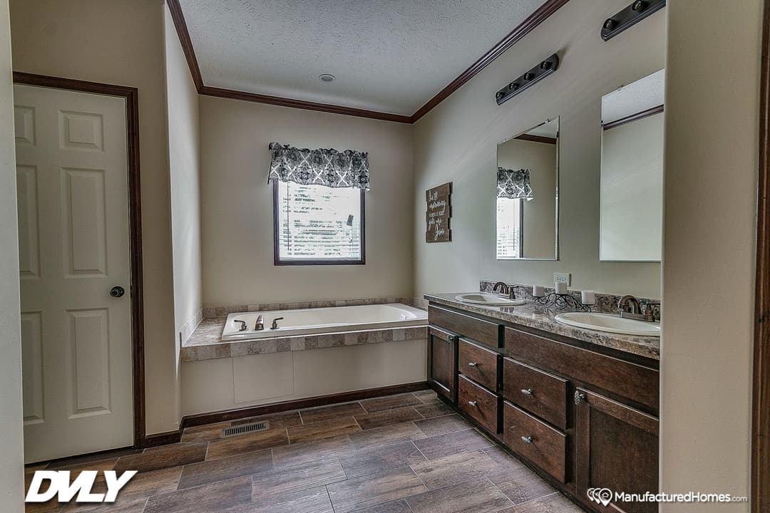 Brooks pointe bathroom home features