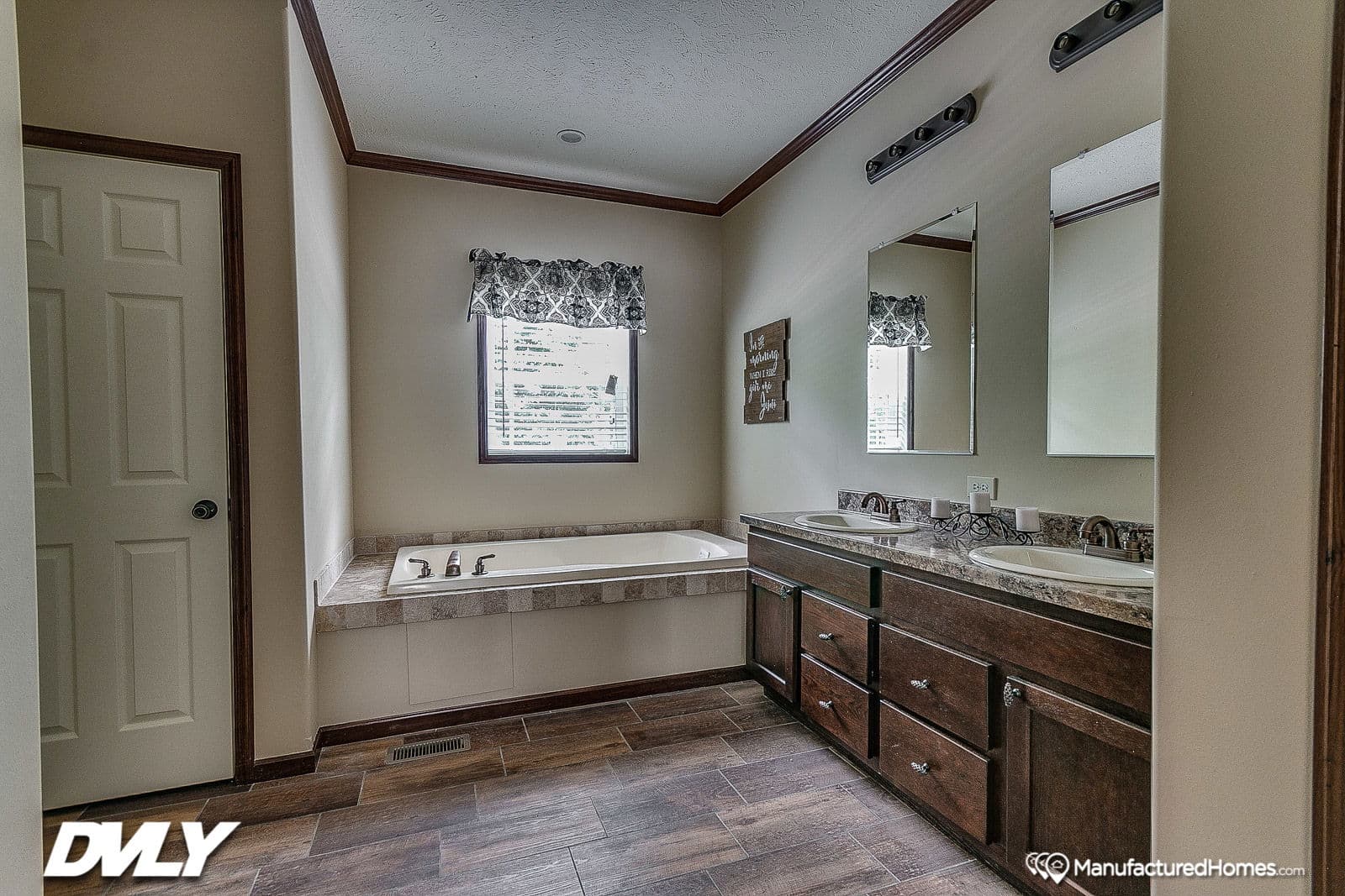 Brooks pointe bathroom home features