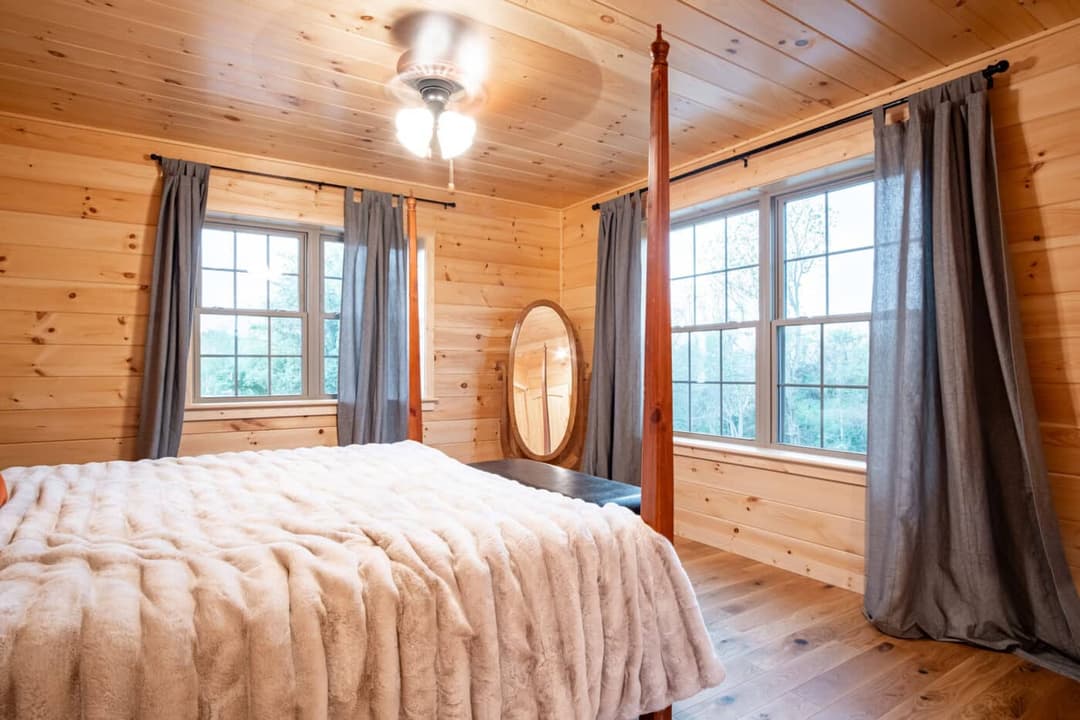 Alpine 2652 bedroom home features