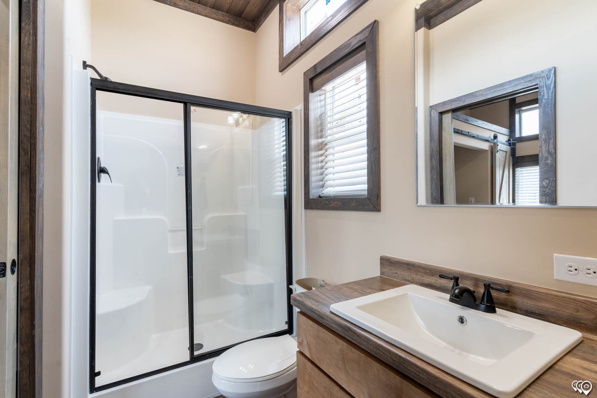 Cozy cabin bathroom home features