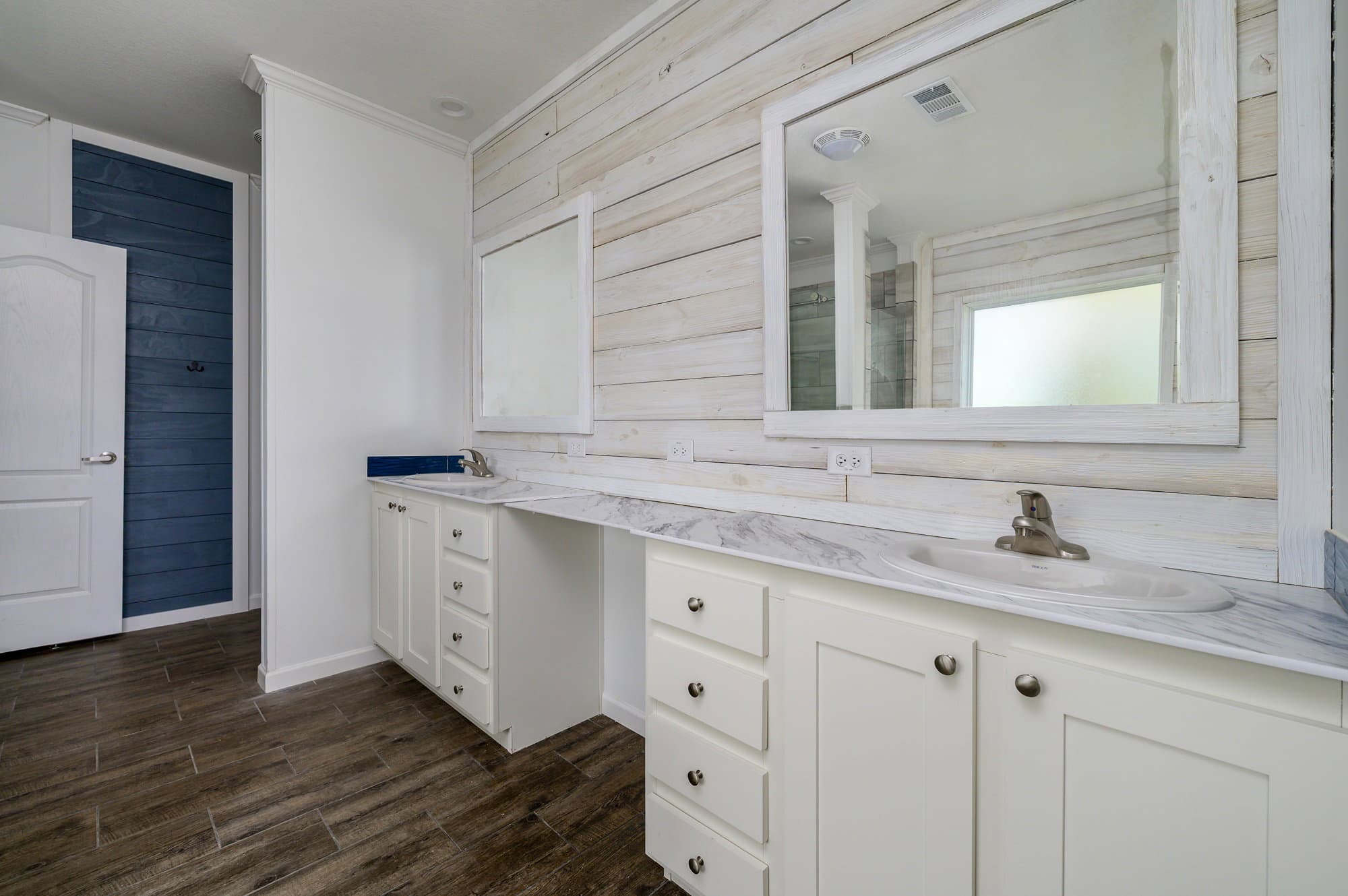 Daphne bathroom home features