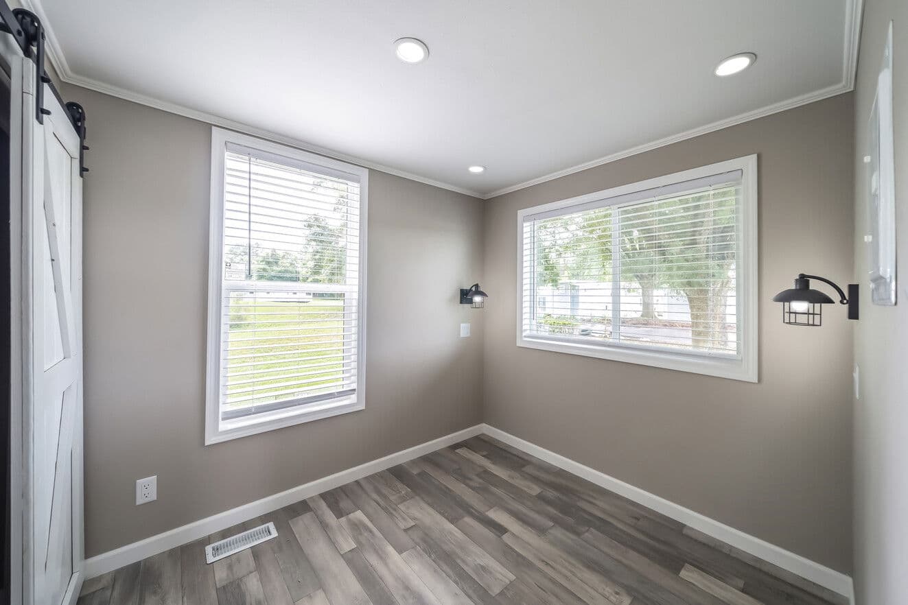 The glacier | 11351g | ansi bedroom home features