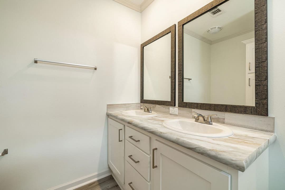Silver springs 5360 bathroom home features