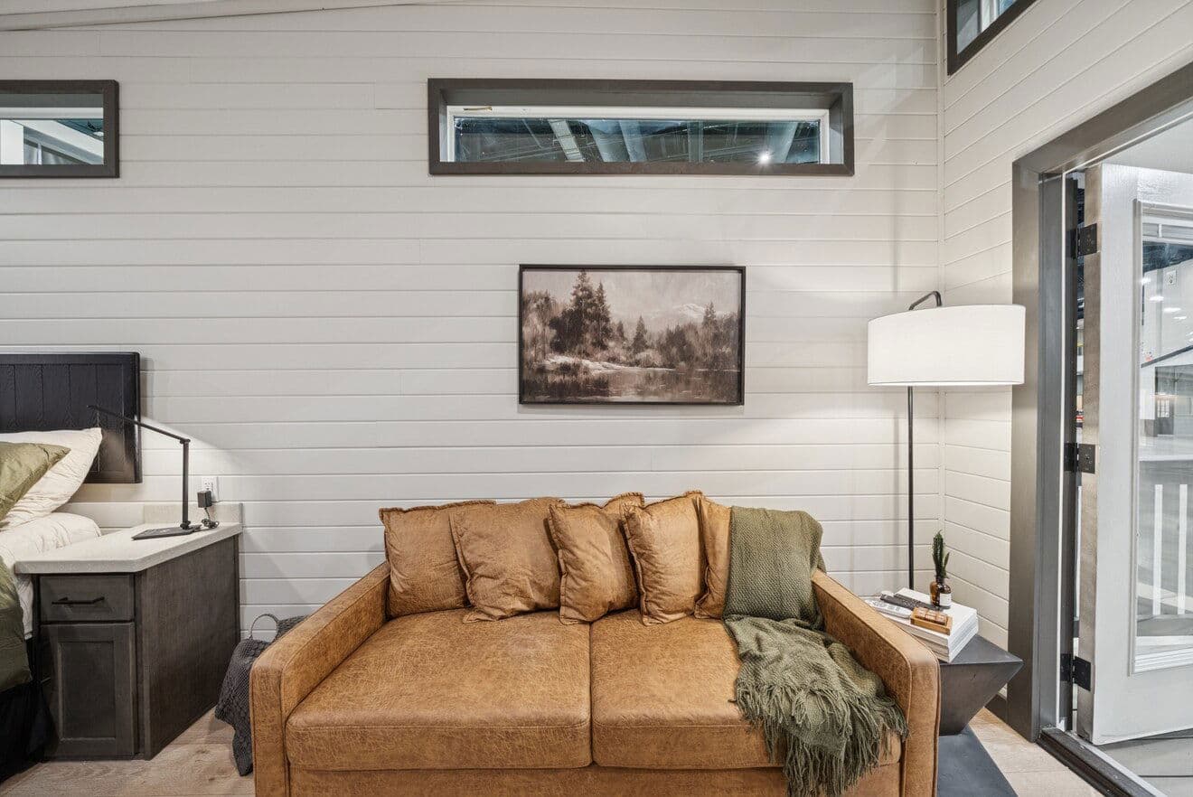 Cottonwood 14361h interior home features