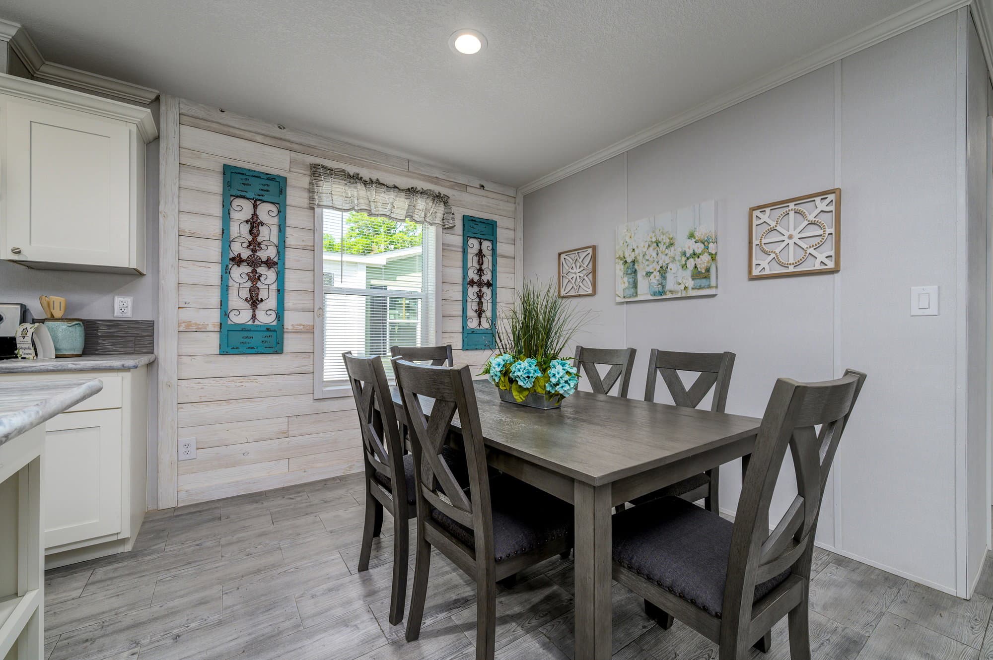 Marco 60 interior home features