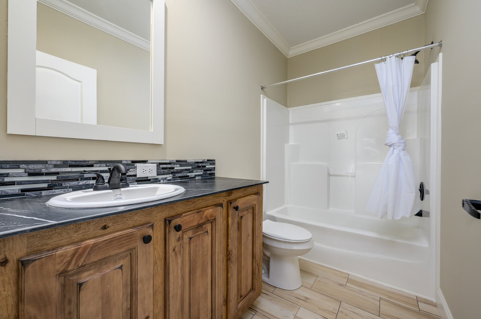 Big mullet bathroom home features