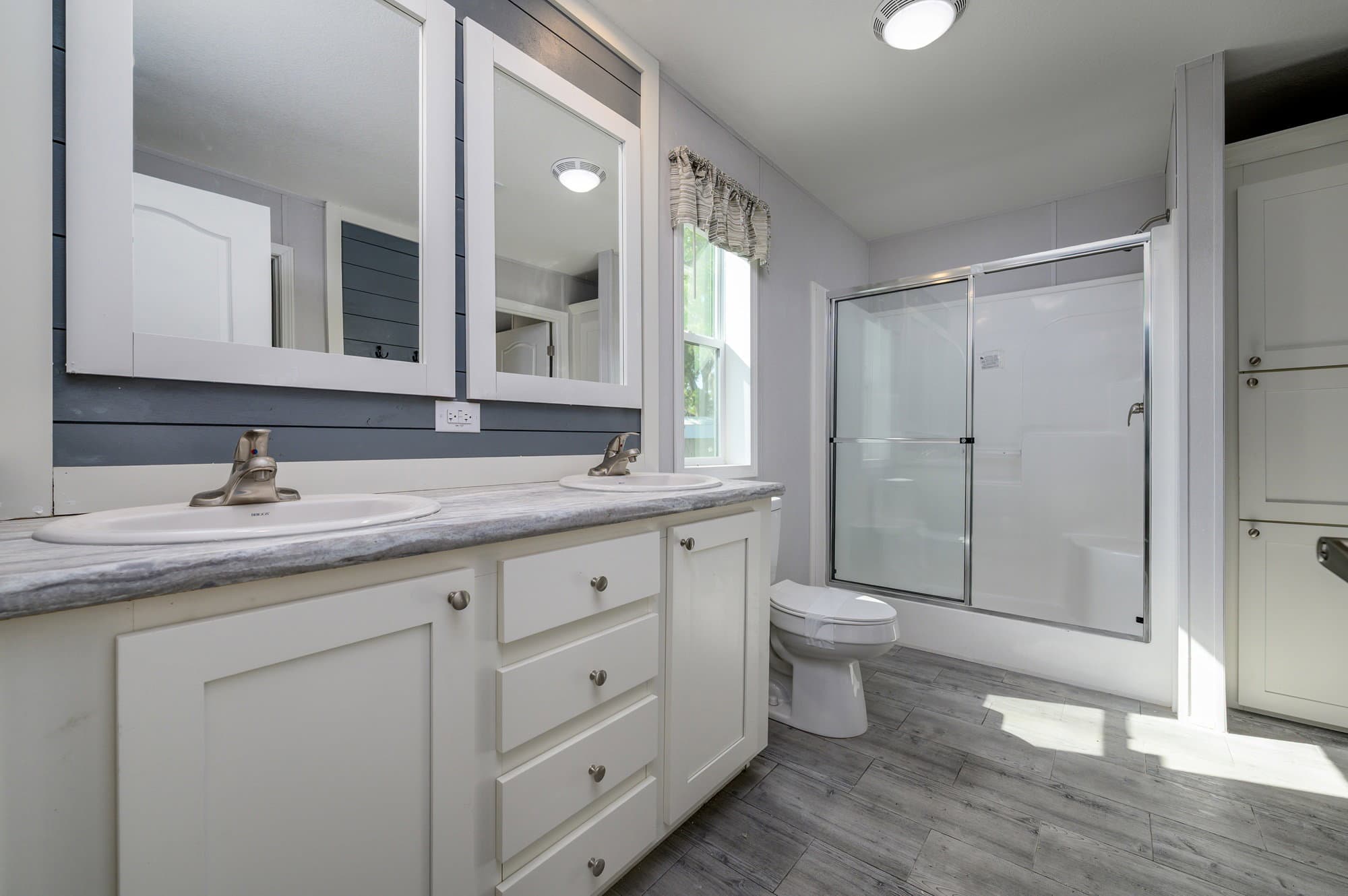 Marco 60 bathroom home features