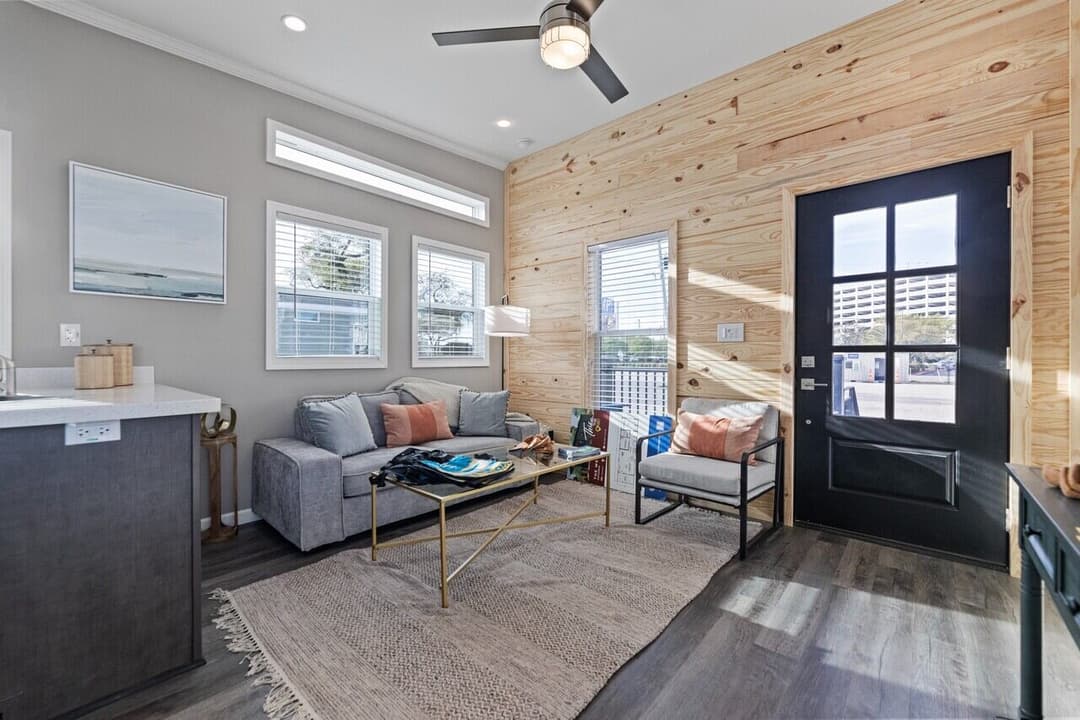 Wedge 13442s interior home features