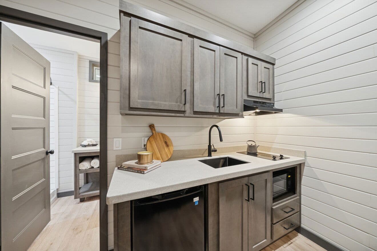 Cottonwood 14361h kitchen home features