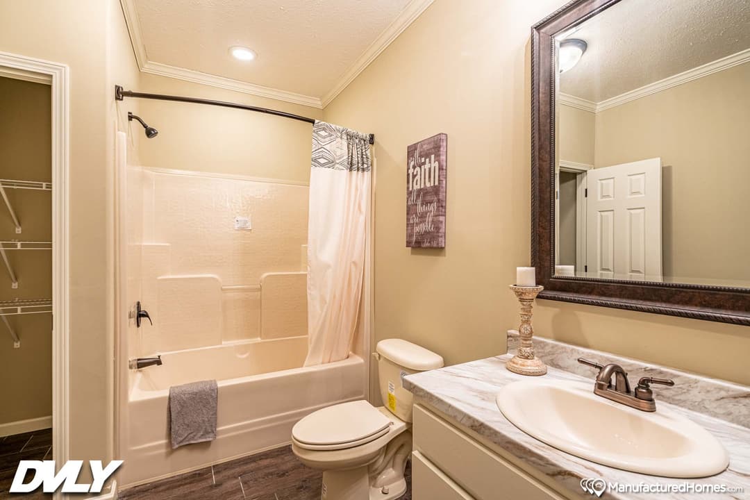 The klasse bathroom home features