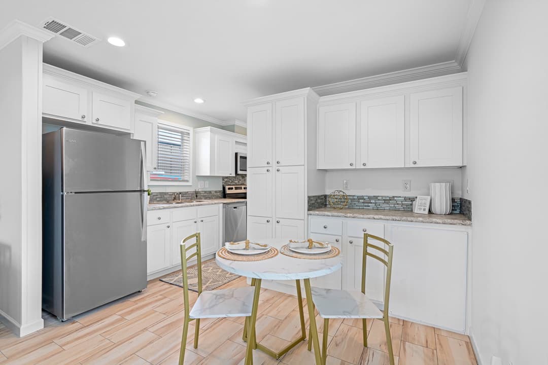 Paradise kitchen home features