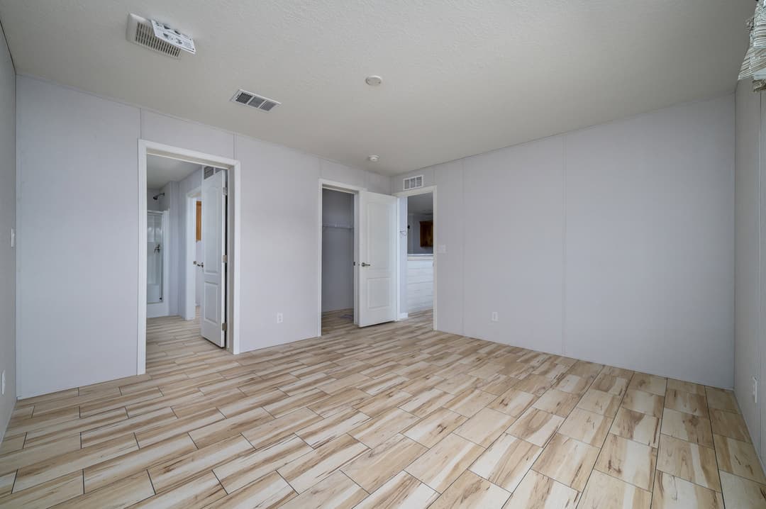 Captiva bedroom home features