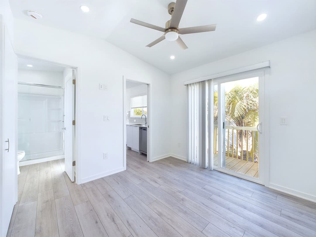 Salt rock interior and bedroom home features